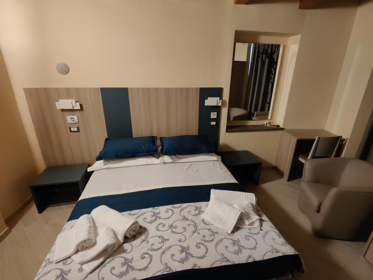Dimora Del Corso Hotel Rotonda Szoba fotó