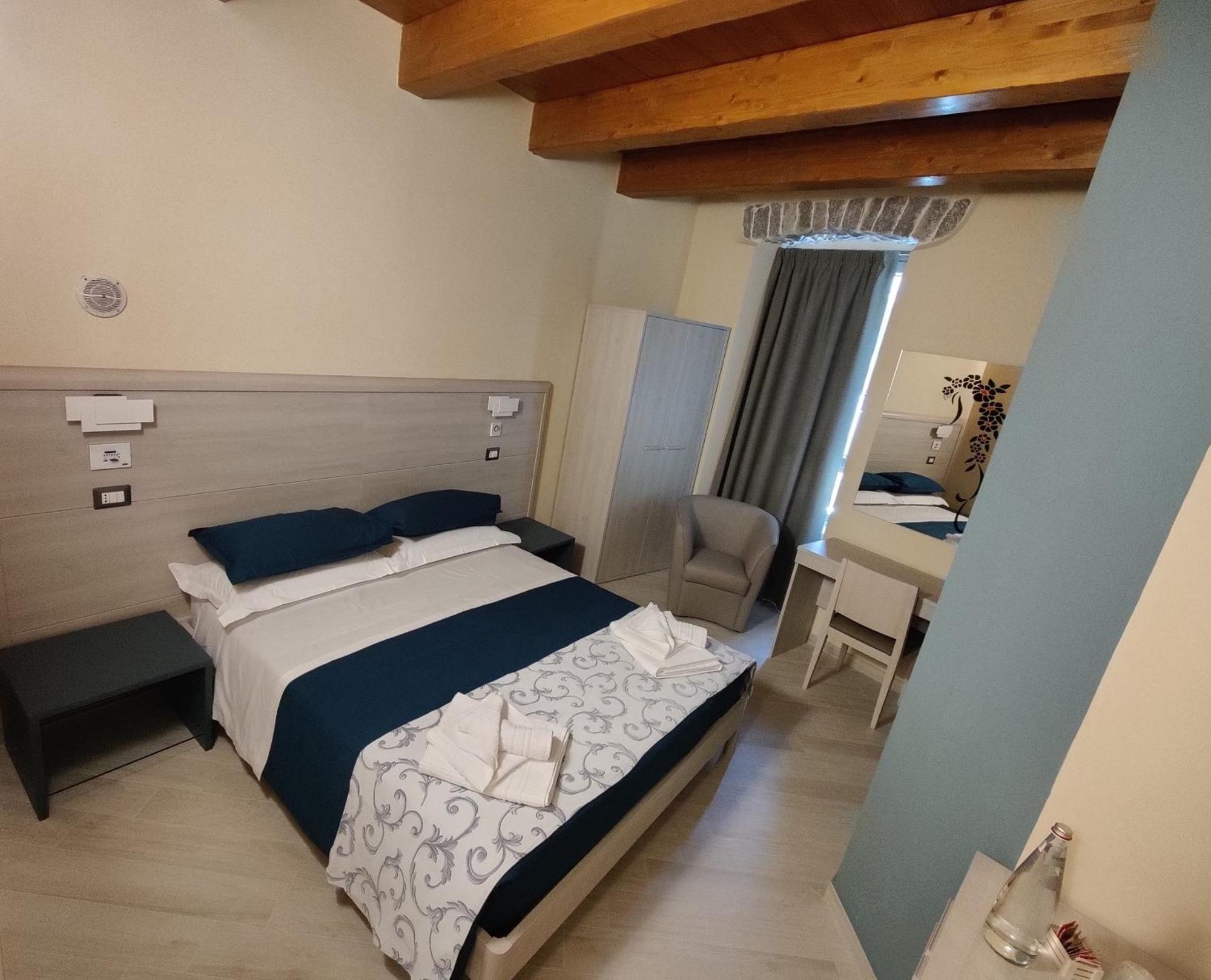 Dimora Del Corso Hotel Rotonda Szoba fotó